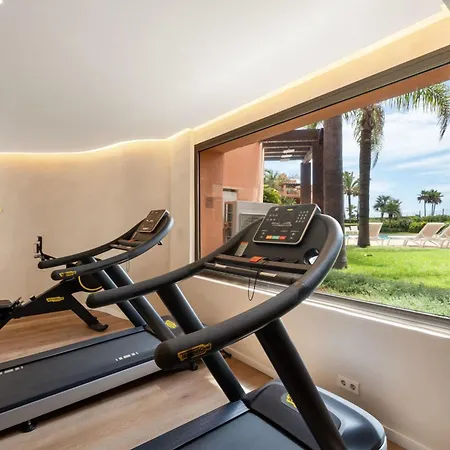 Exclusive 1 Line In With Panoramic Views Apartment *