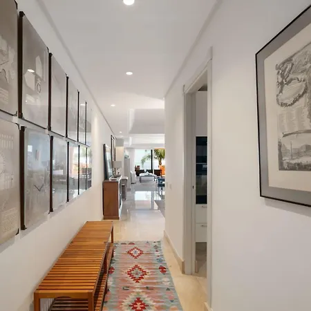 Exclusive 1 Line In With Panoramic Views Apartment