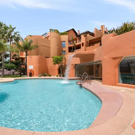 Exclusive 1 Line In With Panoramic Views Apartment