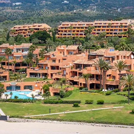 Exclusive 1 Line In With Panoramic Views Apartment Marbella