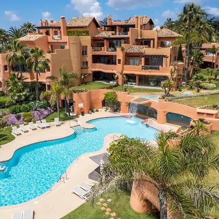 Exclusive 1 Line In With Panoramic Views * Marbella