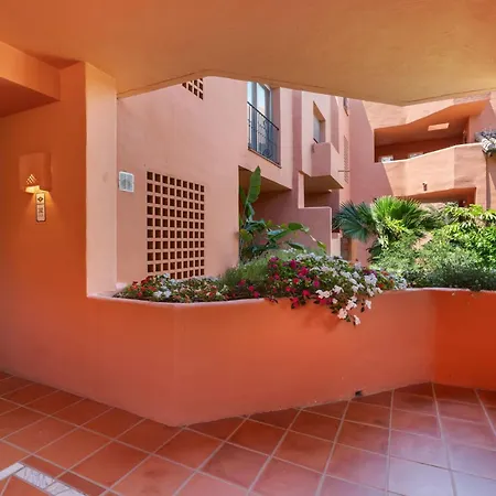 Exclusive 1 Line In With Panoramic Views 마르베야