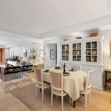 Exclusive 1 Line In With Panoramic Views