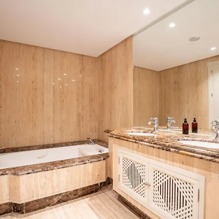 Exclusive 1 Line In With Panoramic Views